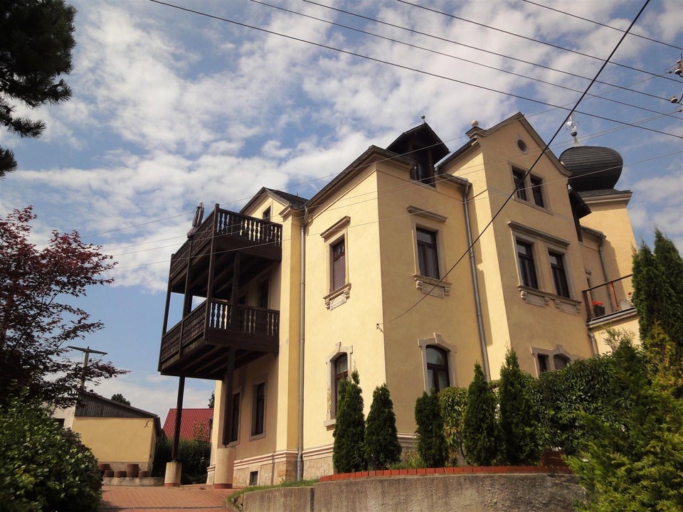 Herrliche 5-Raum-Wohnung mit tollem Ausblick in ruhiger Lage! Bilder folgen - Photo 1