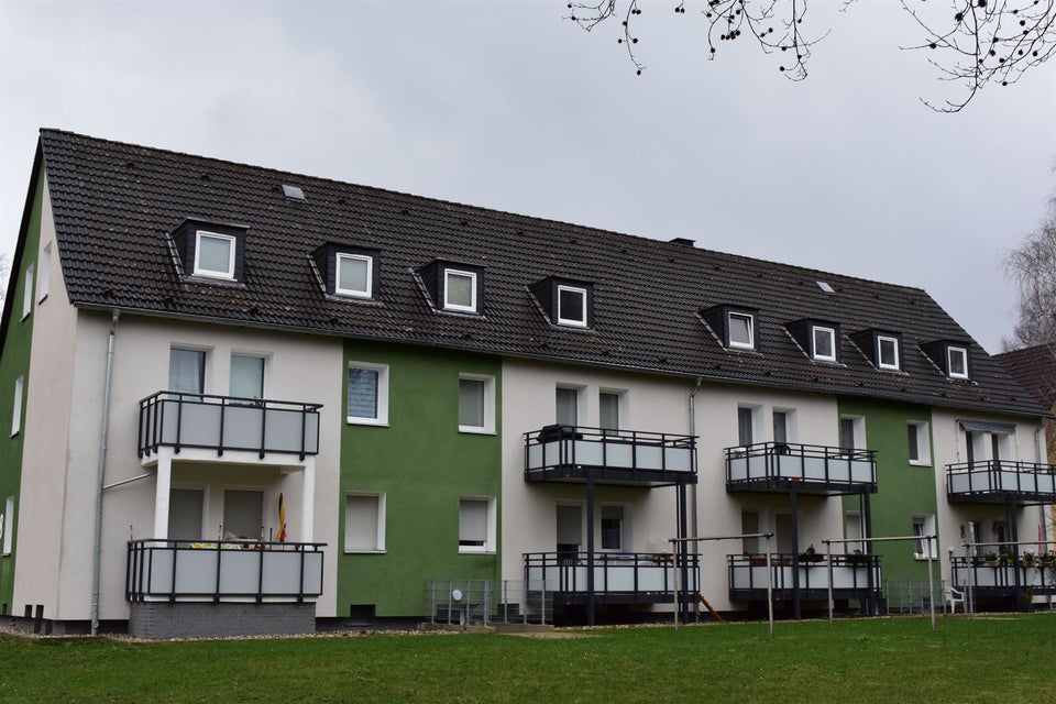 Preisgünstige, individuelle 2,5-Zimmer-Wohnung mit Ausblick - Photo 2