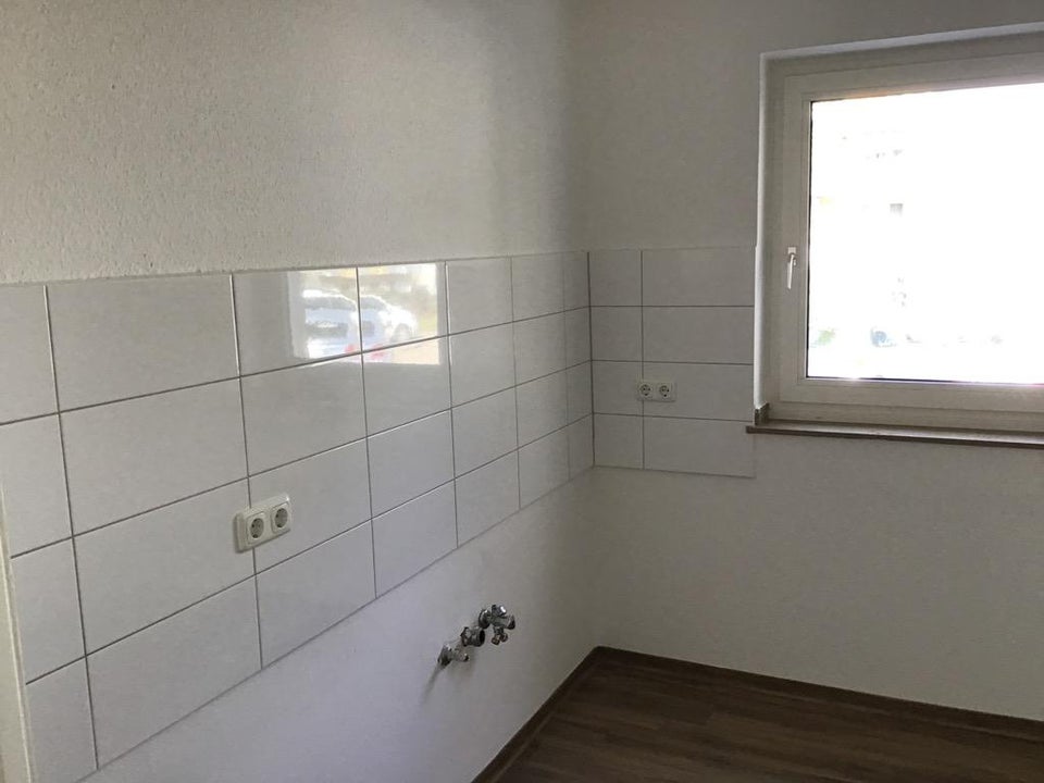 Wunderschöne Familienwohnung mit modernem Tageslichtbad und herrlichem Balkon im EG! - Foto 1