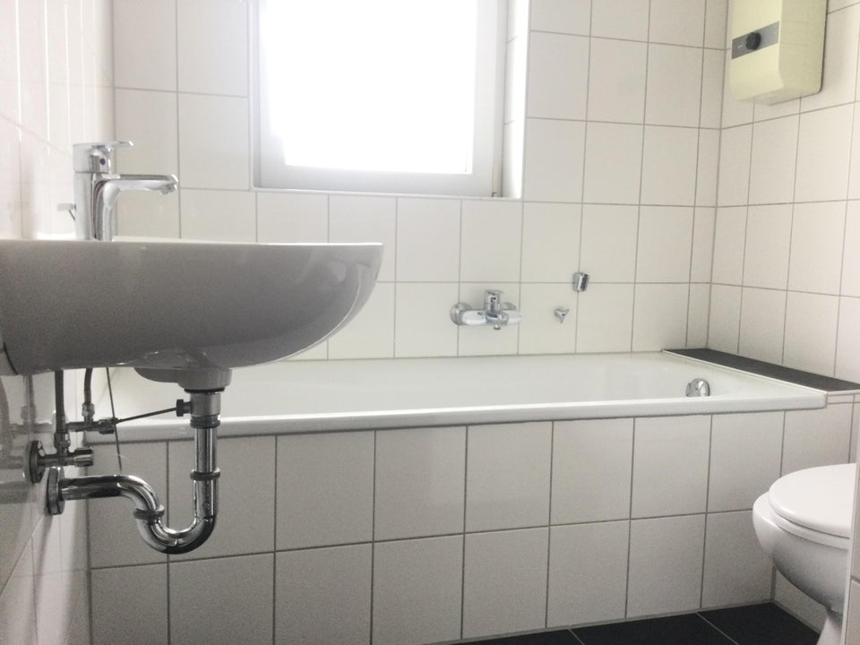 Familienfreundliche 3 Zimmer-Wohnung mit Balkon / Freifinaziert - Photo 2