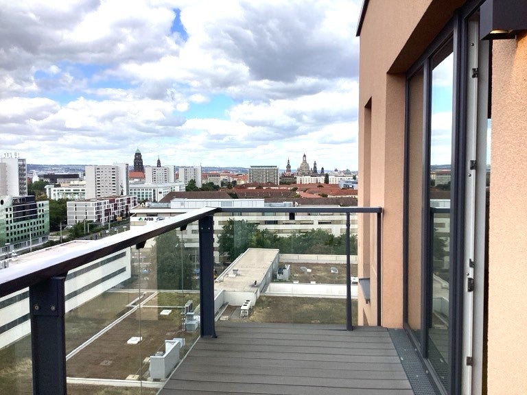Atemberaubendes Penthouse mit 360°-Panoramablick, weitläufigem Wohnambiente + drei exclusive Bäder!* - Photo 2