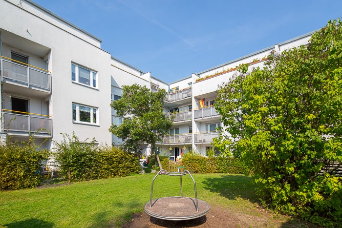 schöne 2-Zimmer-Wohnung mit Balkon und neuer Einbauküche - Photo 3