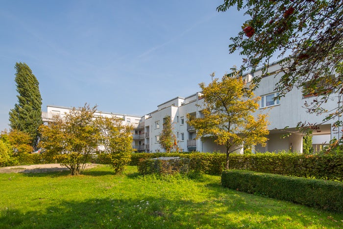 schöne 2-Zimmer-Wohnung mit großem Balkon und neuer Einbauküche - Foto 2