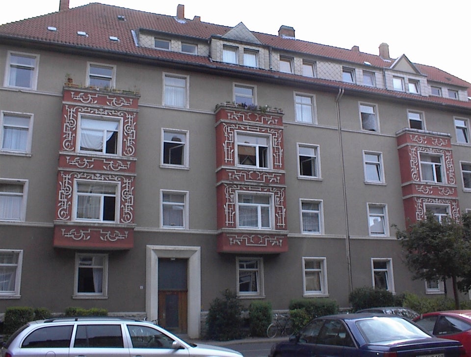 Ihre Chance: Großzügige, derzeit frisch sanierte Wohnung in zentraler Lage - Photo 2