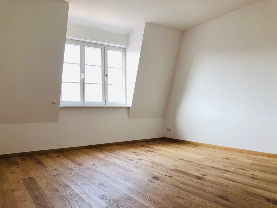 Hier bleiben keine Wünsche offen - hochwertige Ausstattung erwartet Sie ! - Foto 2