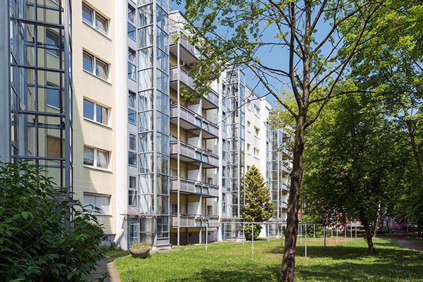 Wir sanieren für Sie: 1-Zimmerwohnung mit Balkon und Aufzug! - Photo 2