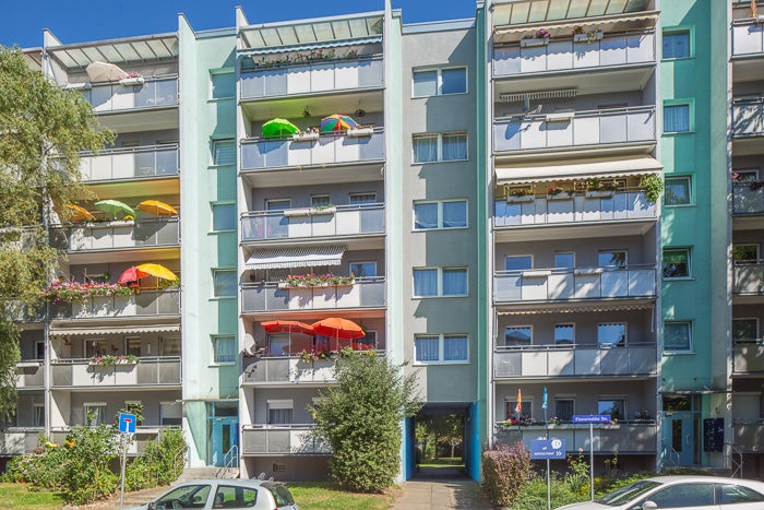 Wir sanieren für Sie: Große 5-Zimmerwohnung mit Balkon und Aufzug! - Photo 2