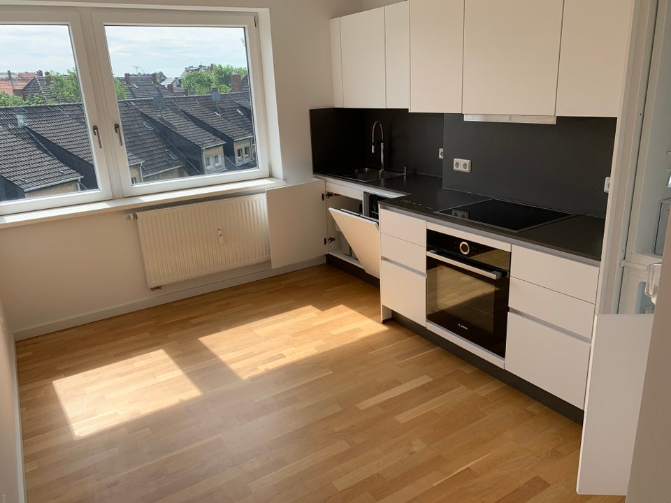2-Zimmer-Wohnung in zentraler Lage - mit Einbauküche - Foto 4