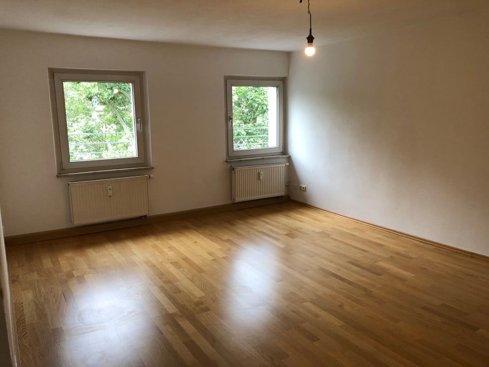 Großzügige 4-Zimmer-Wohnung mit 120 m², Balkon und Einbauküche - Foto 1