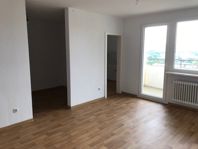 Wir sanieren frisch für Sie, 1,5-Zimmer-Wohnung mit wunderschöner Aussicht! - Foto 1