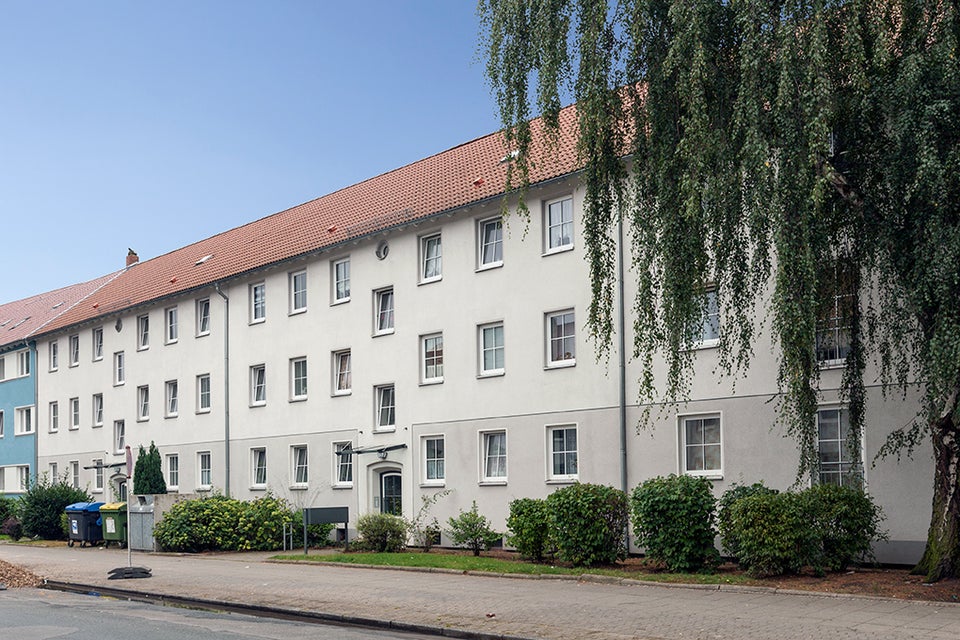 Nette 2,5-Zimmer-Wohnung mit Parkett und Tageslichtbad - Foto 1