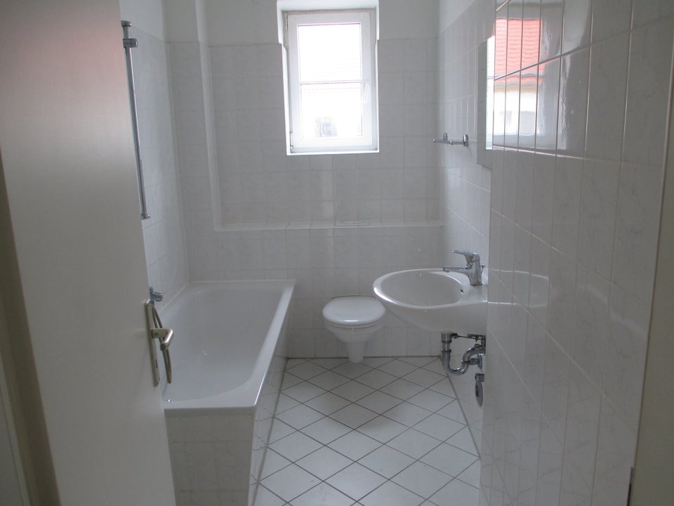 Alles was man braucht: ca 30 m2 Wohnzimmer+ ca 8,5 m2 großem Balkon! - Foto 2