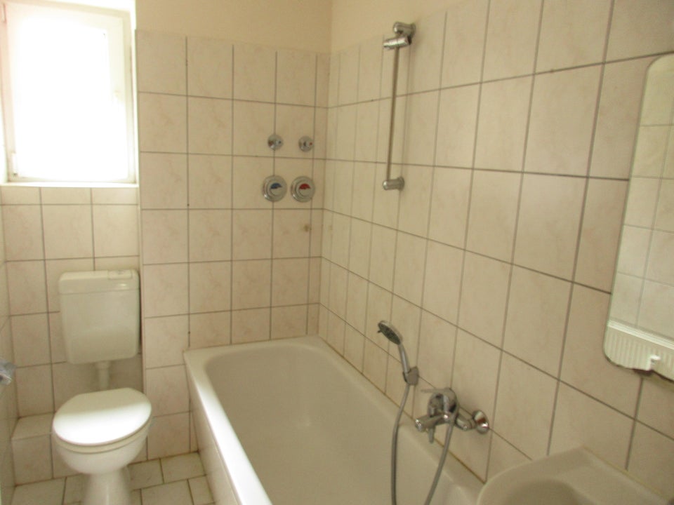 frisch renoviert... - Foto 2