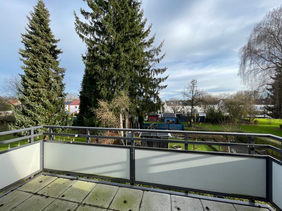 Preisgünstige und individuelle 2,5-Zimmer-Wohnung mit großem Balkon - Foto 2