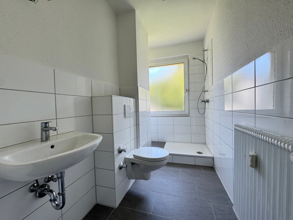 zentrale 2-Zimmer-Wohnung mit modernisiertem Duschbad - Foto 1