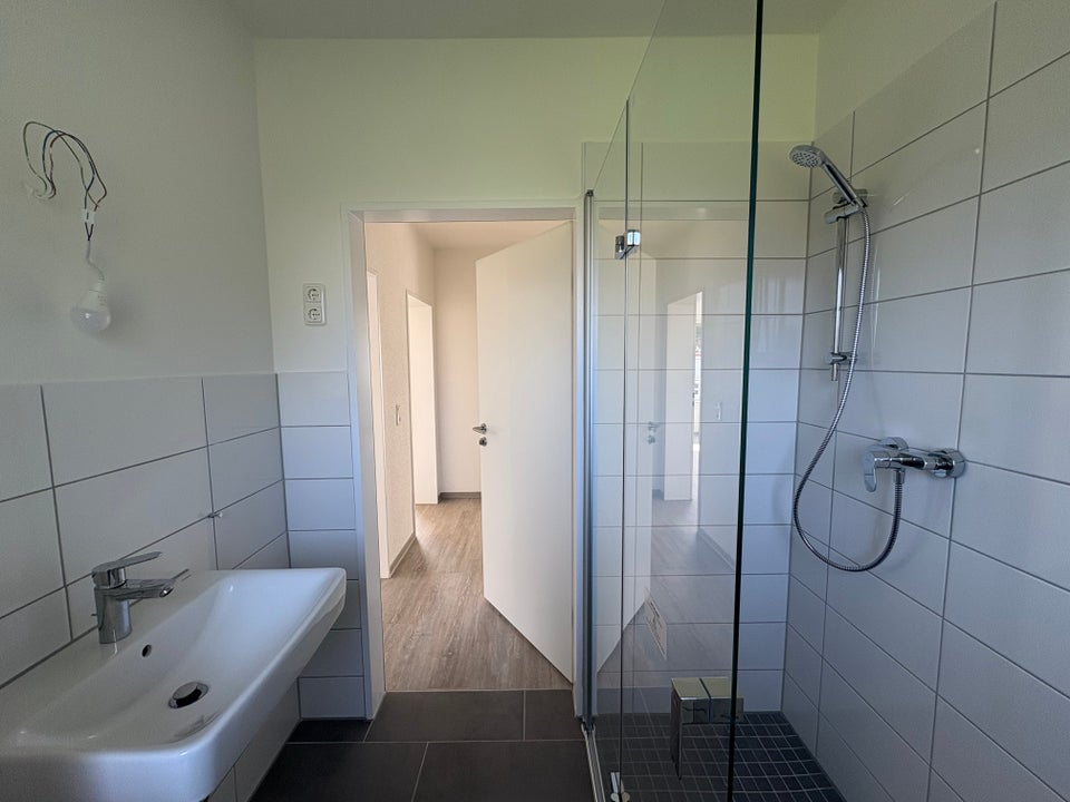 Frisch renovierte 3-Zimmer-Wohnung mit Dusche - Foto 2