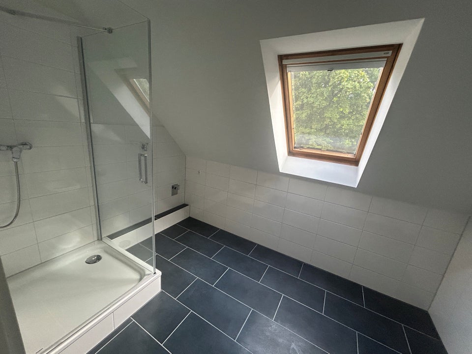 2-Zimmer-Wohnung komplett saniert mit modernem Badezimmer - Foto 1