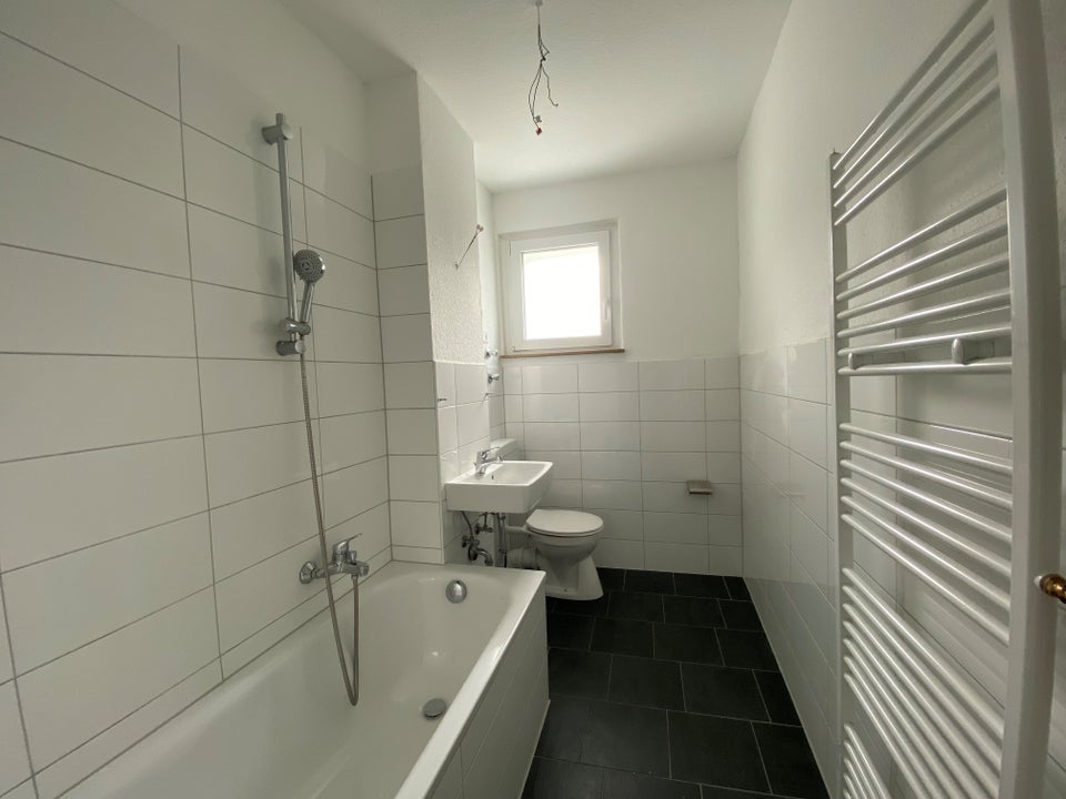 Fertig renoviert! Schöne 3,5-Zimmer Wohnung mit Balkon - Foto 2