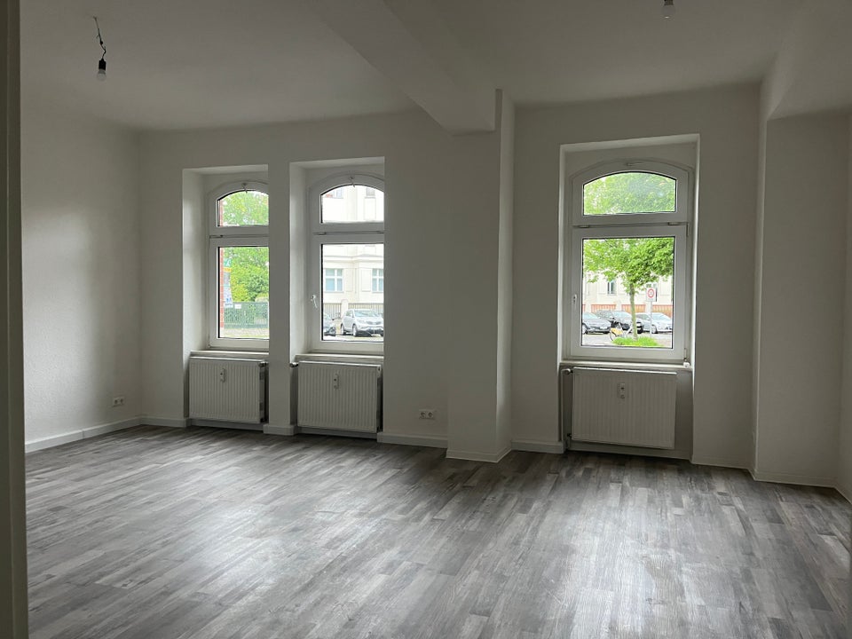 Großzügige Singlewohnung! Sofort einzugsbereit - Foto 1
