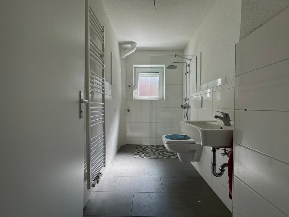 Wohnglück - zentrale 2,5-Wohnung mit bodengleicher Dusche! - Photo 2