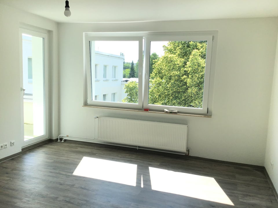 Modernisiert! 3-Zimmer Wohnung mit Balkon in gepflegter Grünanlage - Foto 1