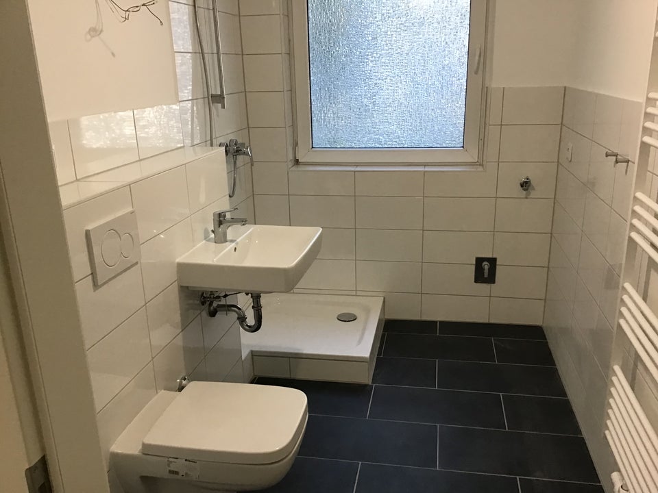 Tolle, modernisierte 4,00-Zimmer-Wohnung mit Balkon - Foto 2