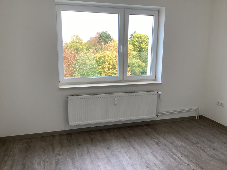 Mitten drin statt nur dabei: sanierte 3-Zimmer-Wohnung mit Balkon, sofort anmietbar! - Photo 2