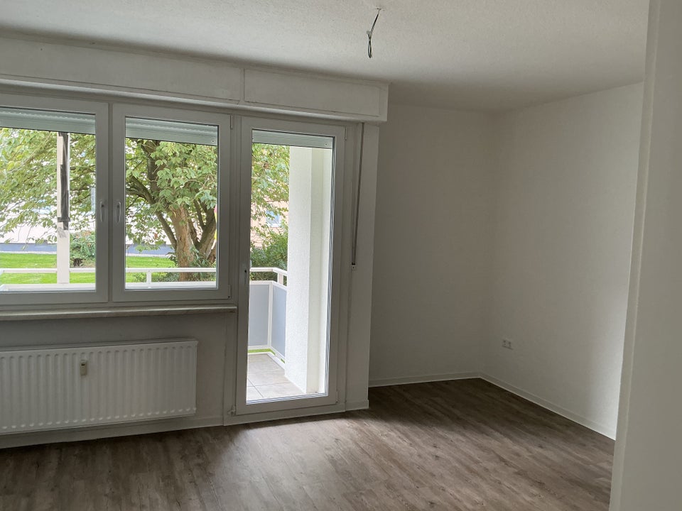 Schöne, renovierte 3,5-Zimmerwohnung im EG mit Tageslichtbad und Balkon - Foto 5