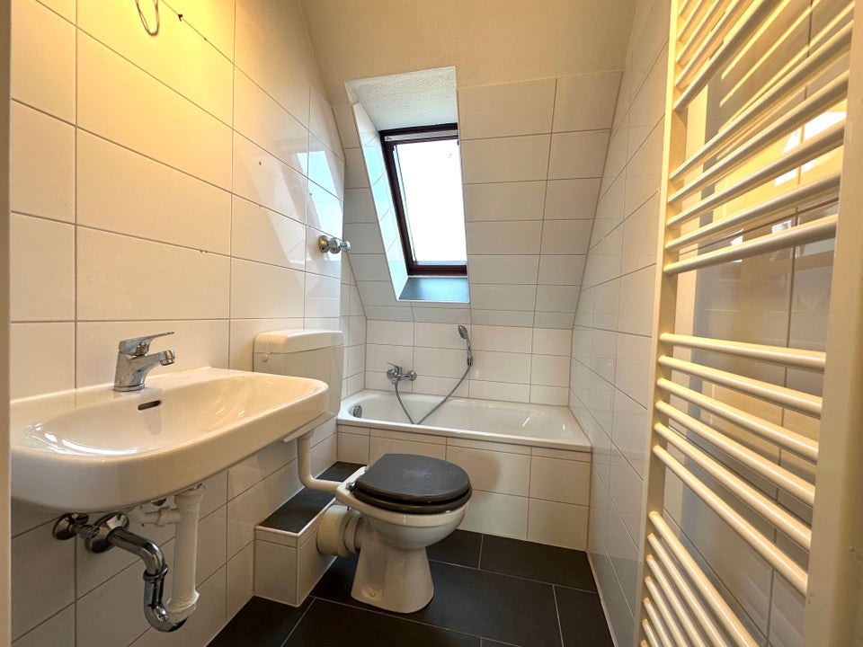Kuscheliges Nest unter'm Dach: 3-Zimmer-Wohnung mit großem Balkon! - Foto 2