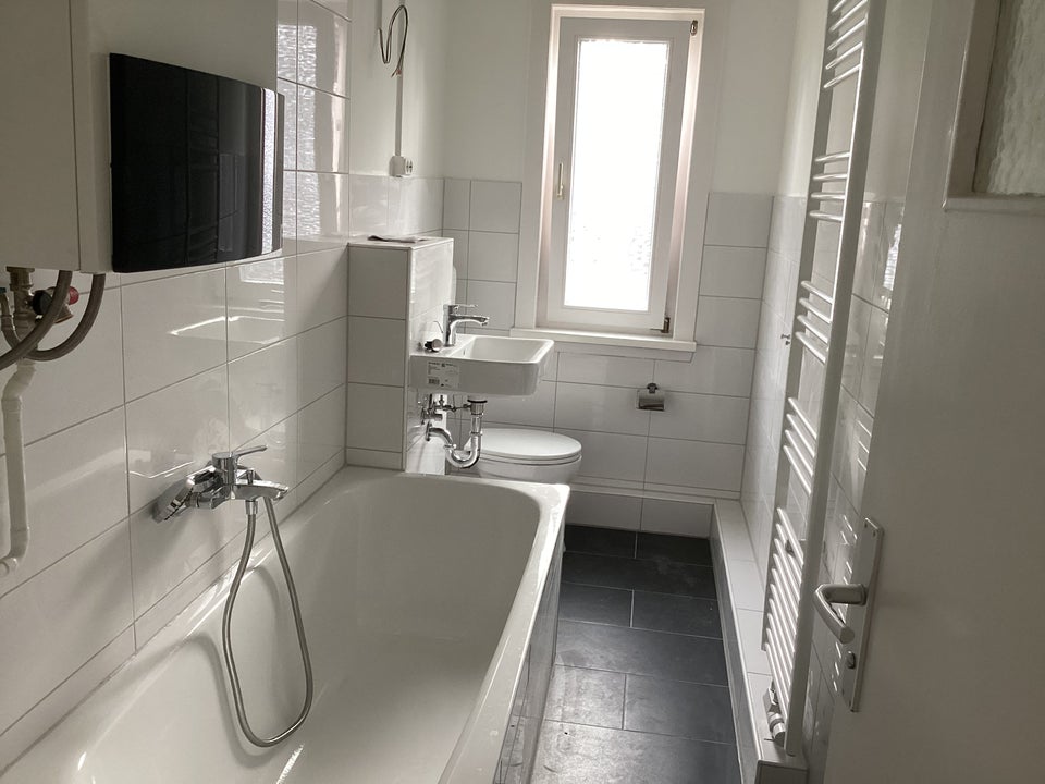 Frisch renovierte 2-Zimmer-Wohnung mit ca. 56 m² Wohnfläche und Balkon - Foto 2