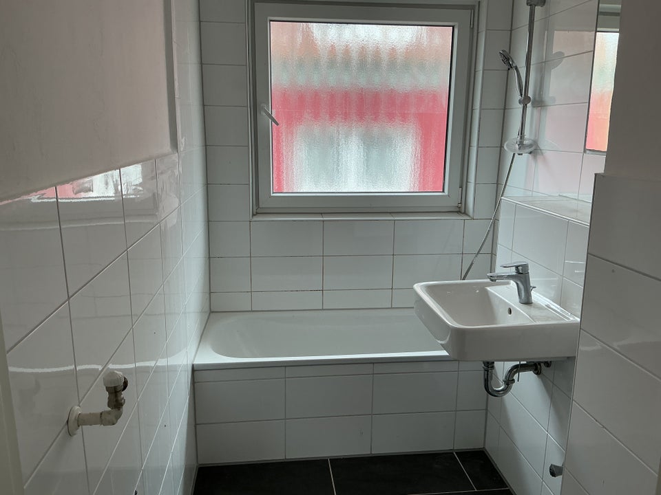 Frisch gestrichen - Ihr neues Zuhause ab September ! - Foto 1