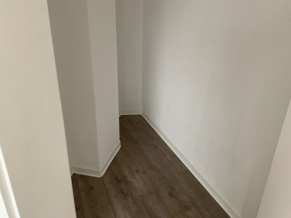 Großzügig geschnittene Wohnung für Paare und die kleine Familie. Frisch Renoviert! - Foto 5