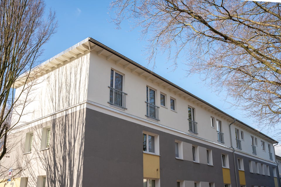 Helle 2-Zimmer-Dachgeschosswohnung mit offener Küche & Balkon – sofort bezugsfertig - Foto 1