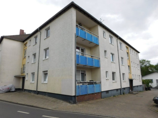 Renoviert und bezugsfertig... Schicke 2-Zimmerwohnung im EG mit Balkon zentral gelegen... - Foto 2