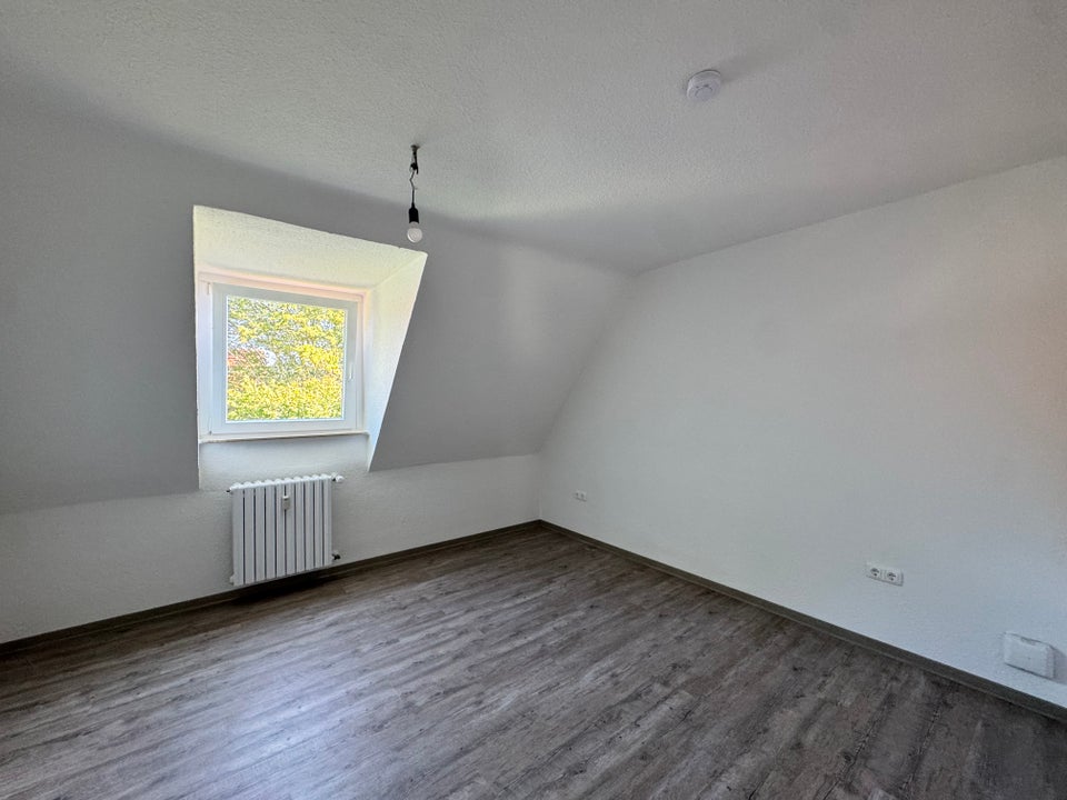 gemütliche, sanierte 2,5-Zimmer-Dachgeschosswohnung - Foto 1