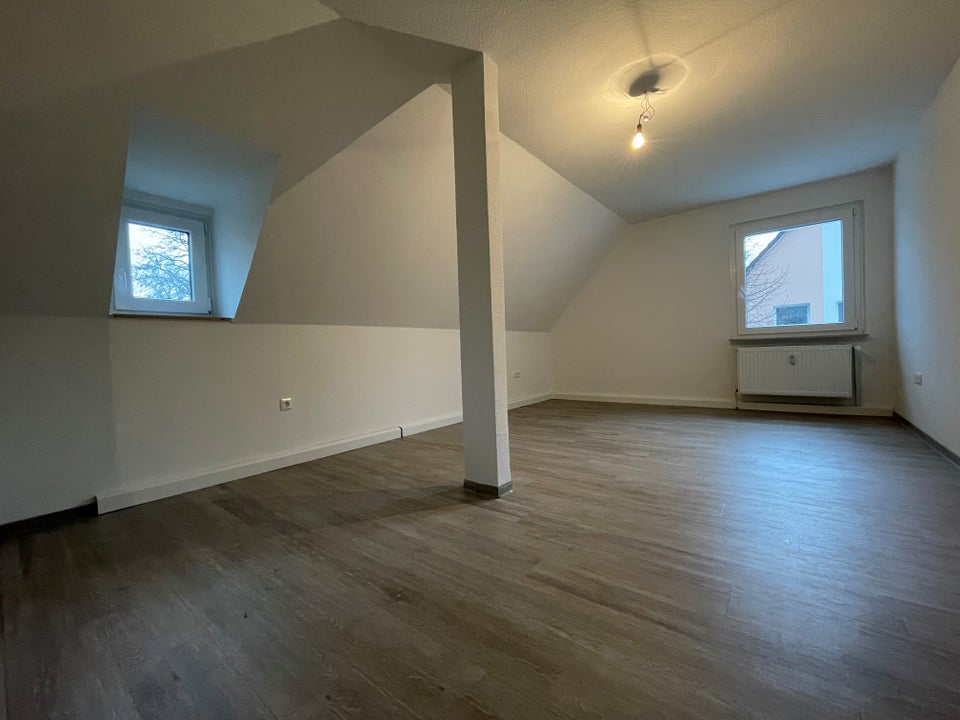 Weitläufige 2-Zimmer Dachgeschoss Wohnung in beliebter Wohngegend - Foto 2