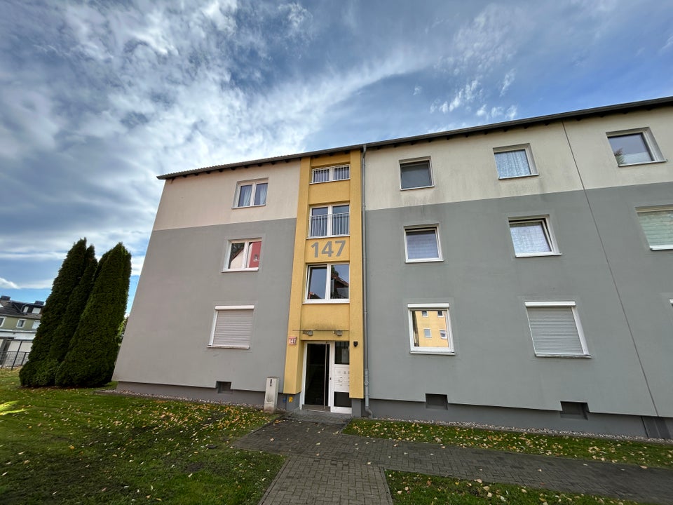 Helle 3-Zimmer-Wohnung im 1. Obergeschoss mit guter Infrastruktur - Photo 1