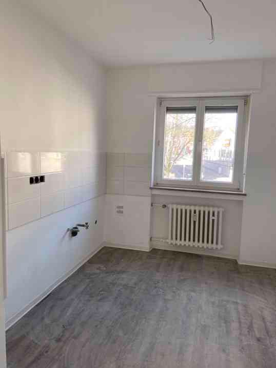 Hier können Sie schon bald in unsere renovierte 3 Zimmerwohnung einziehen! - Foto 2