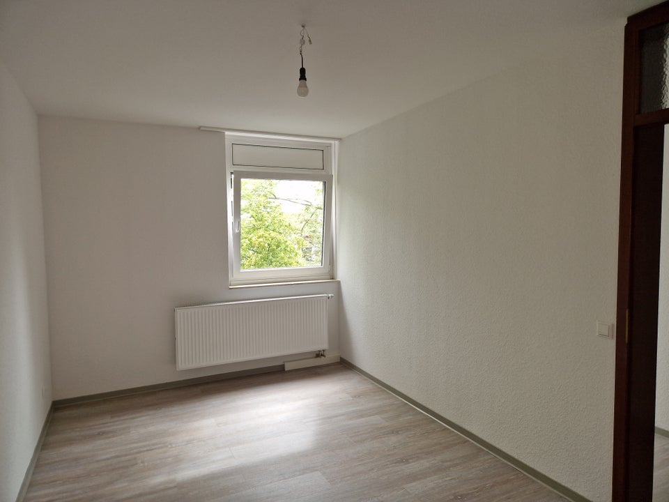 Nimm mich! Komplett renovierte 2-Zimmer-Wohnung mit Balkon! - Foto 2