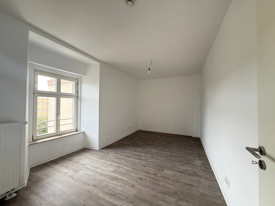 Zentrale 2,5 Zimmer-Wohnung, frisch für Sie saniert! - Photo 5