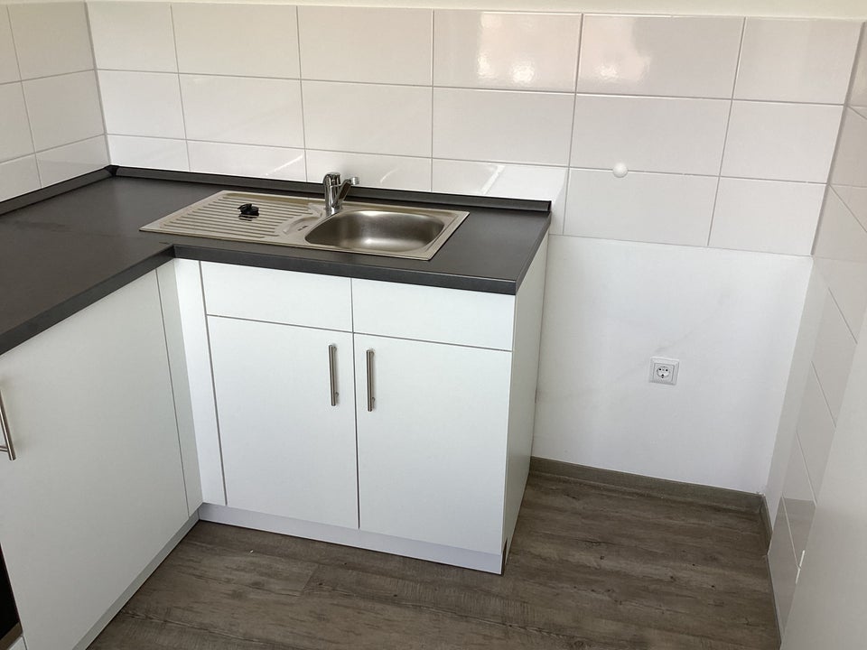 Top Gelegenheit: renovierte 1-Zimmer-Single-Wohnung mit Balkon und Fahrstuhl, sofort anmietbar! - Photo 3