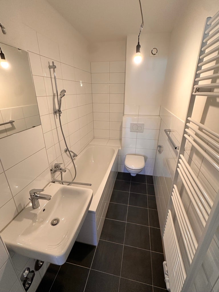 modernisierte 2-Zimmer Wohnung mit Balkon - Foto 2