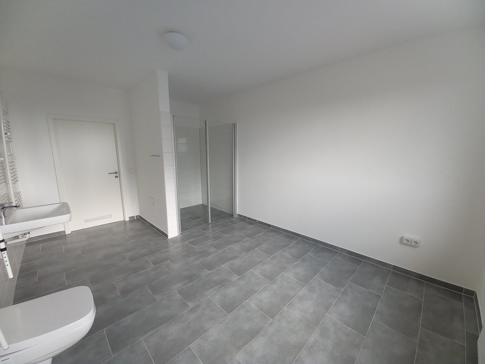 Eine geräumige 2 Raumwohnung mit bodengleicher Dusche - auch für Rollstuhlfahrer geeignet - Photo 2