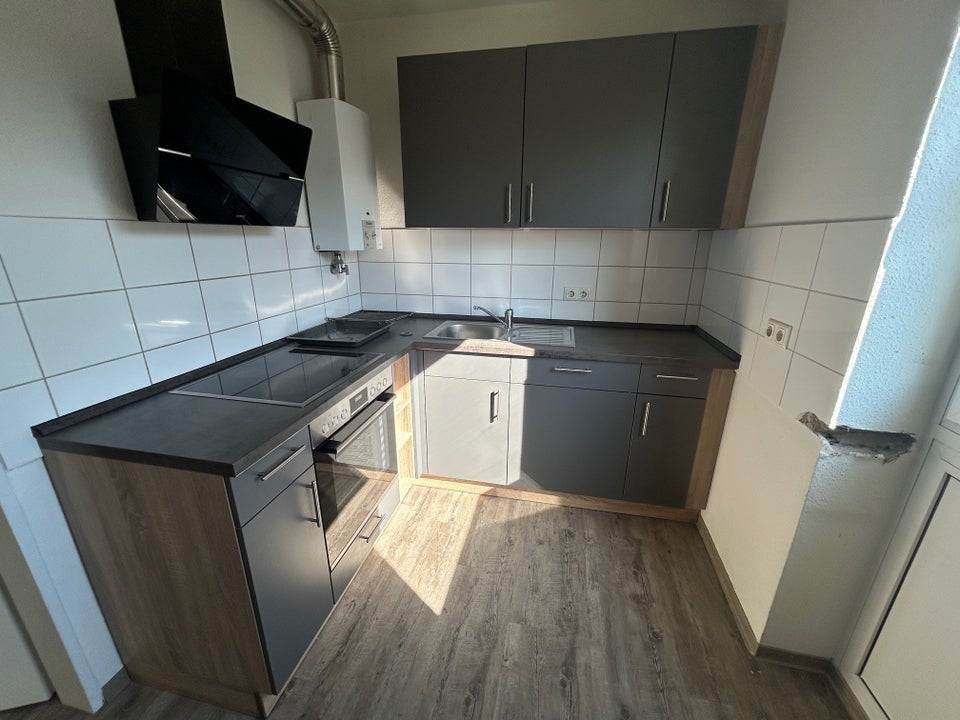 schöne geräumige 3-Zimmer-Wohnung komplett renoviert - Photo 1