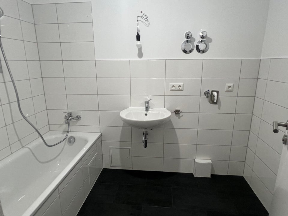 Perfekt für uns: renovierte 3-Zimmer-Wohnung mit Balkon und neuer EBK! - Foto 2