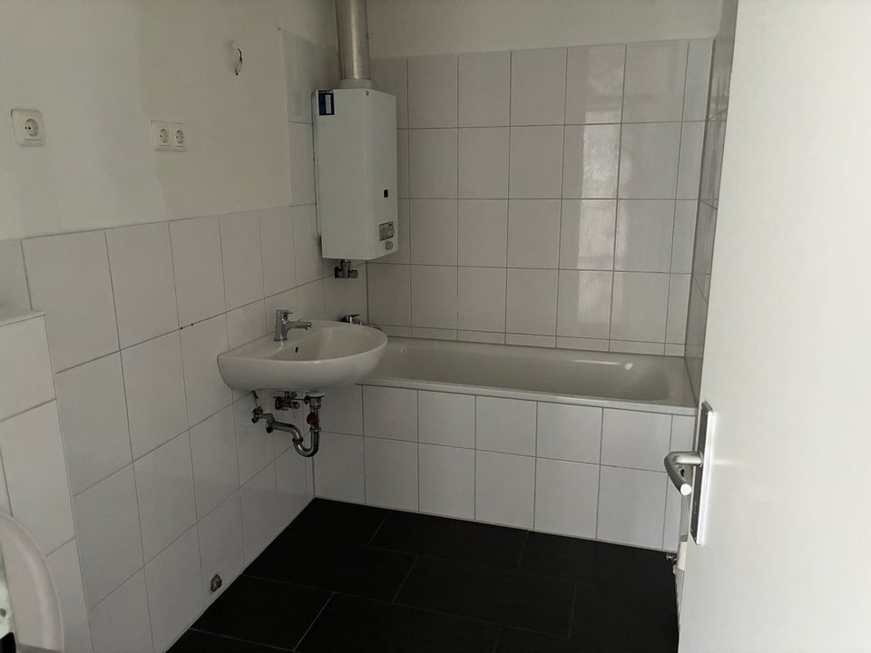 Schöne Wohnung sucht Mieter: geräumige 3,5-Zimmer-Wohnung - Foto 1