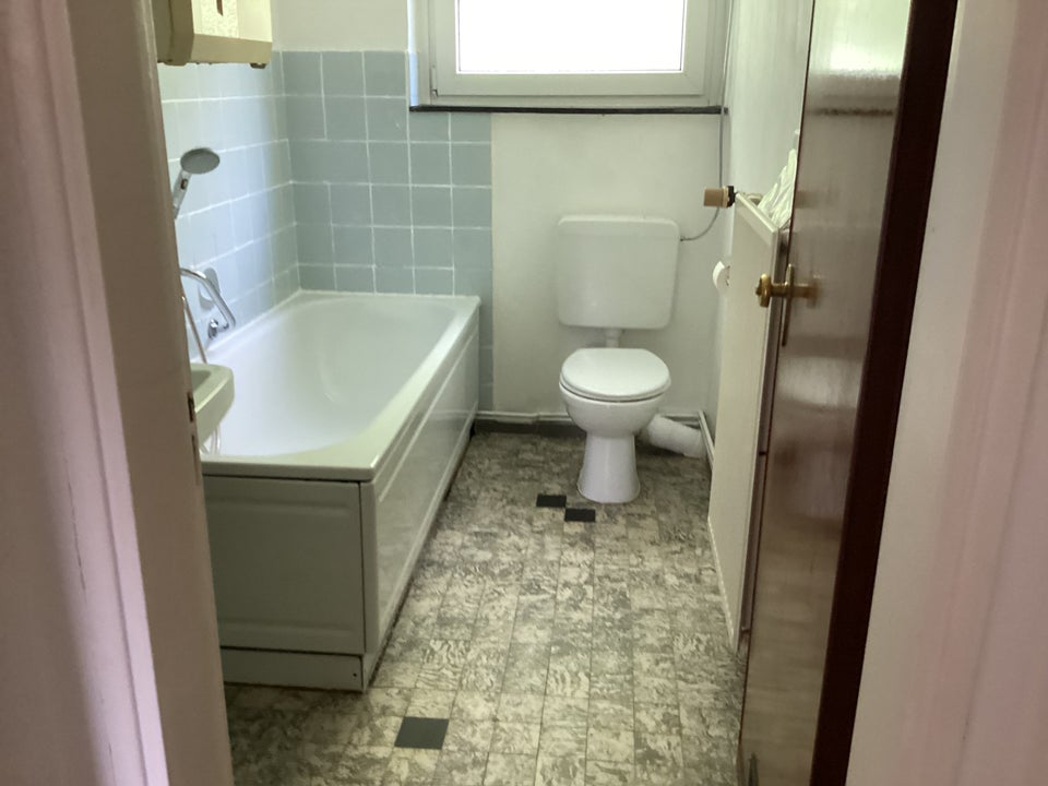 Renovierte 4-Zimmer-Wohnung mit Balkon! - Photo 3