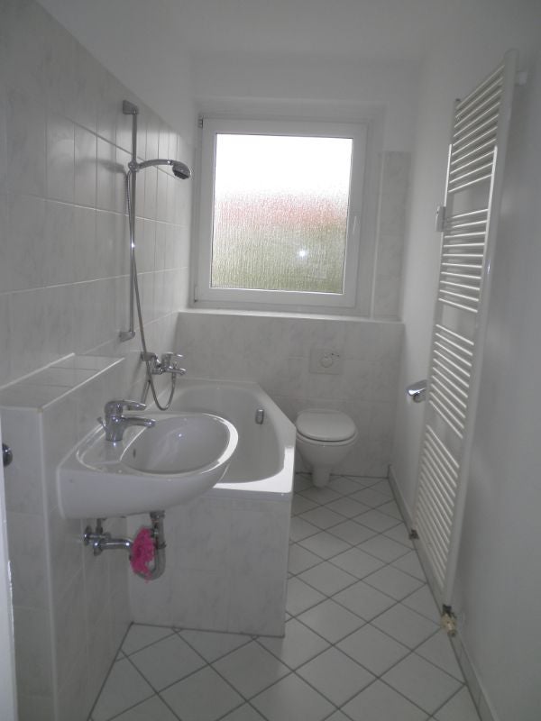 2-Zimmer-Wohnung mit Balkon im Grünen sucht Sie! - Foto 2