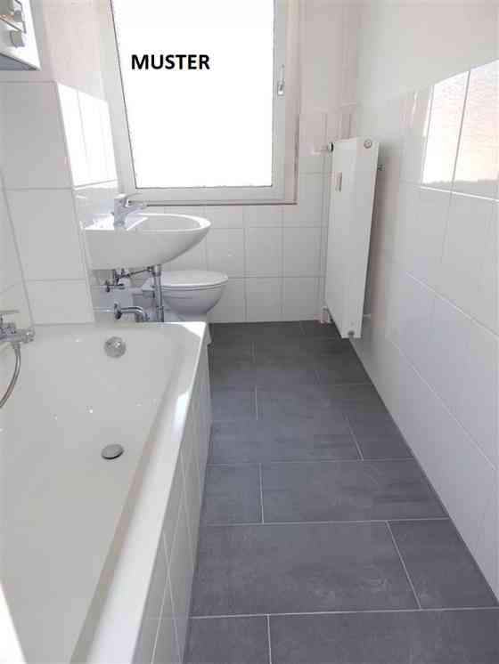 Alles neu! Einzugsbereite Wohnung mit tollem Balkon, ideal für die kleine Familie! - Foto 1