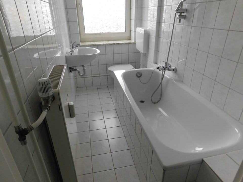 Großzügige Wohnung mit Einbauküche! leicht Einzugsbereit! Ideal für zwei Personen! - Foto 3